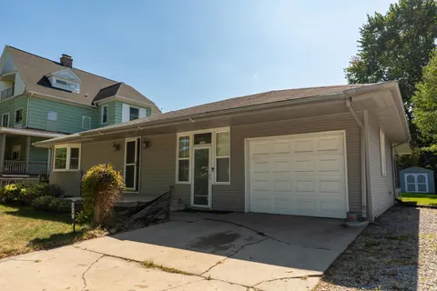 2016 Center Avenue, Bay City MI 48708 photo 2