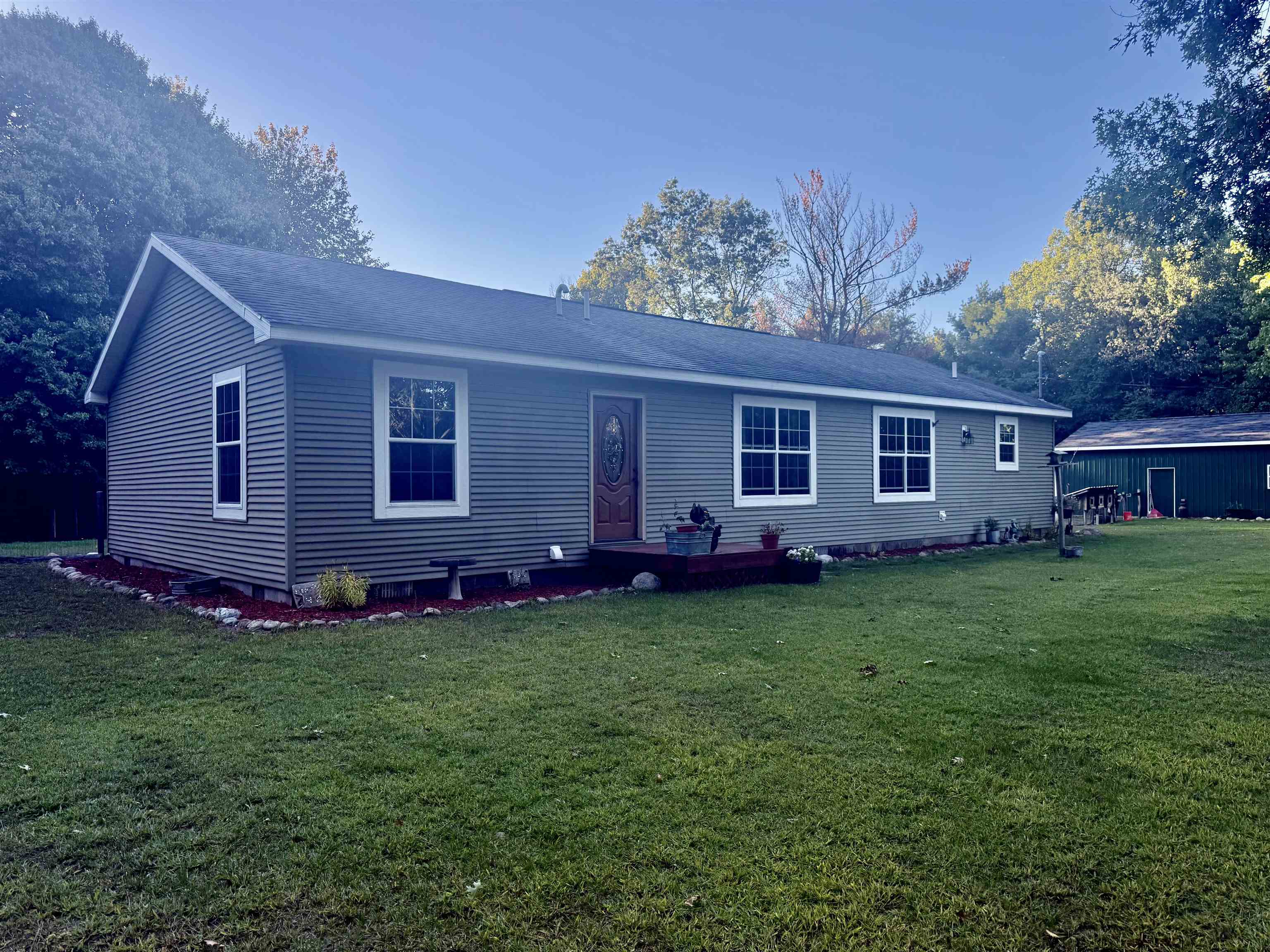 587 N Lewis, Shepherd MI 48883 photo 1