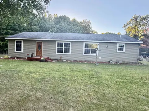 587 N Lewis, Shepherd MI 48883 photo 3