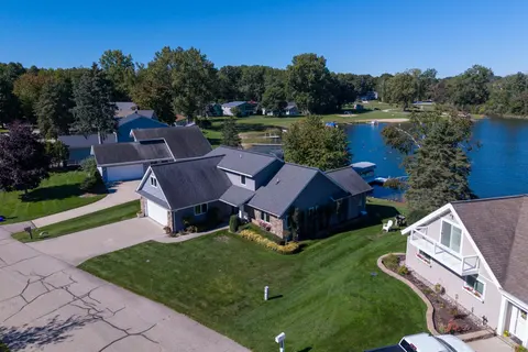 1067 Crown Point Drive, Lake Isabella MI 48893 photo 3