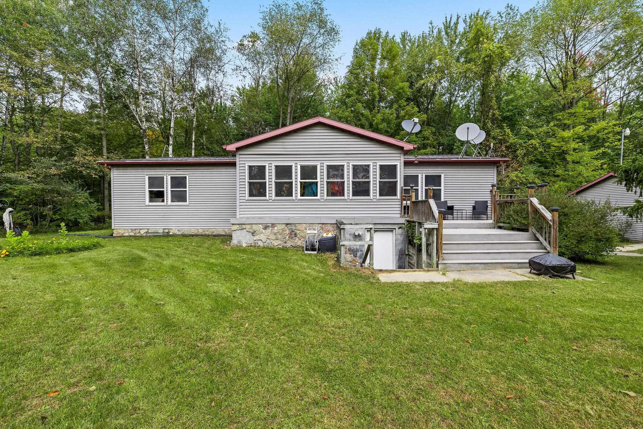 4812 SE County Line Road, Shepherd MI 48883 photo 1