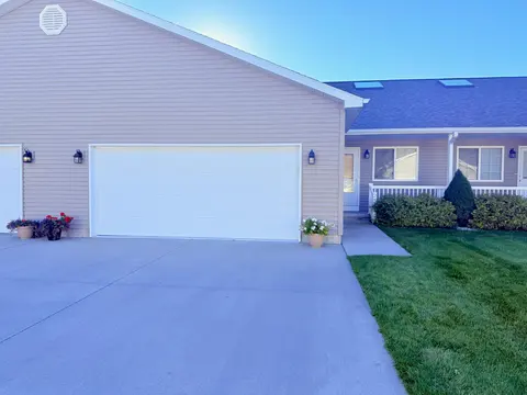 2816 Meadowwood Street, Mount Pleasant MI 48858 condo for sale
