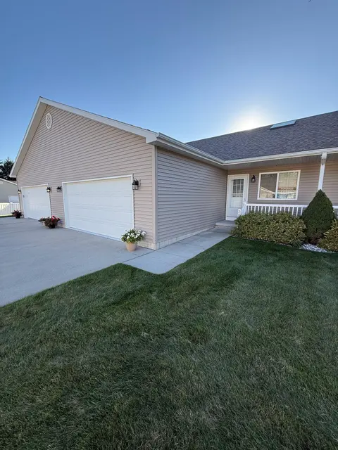 2816 Meadowwood Street, Mount Pleasant MI 48858 photo 2