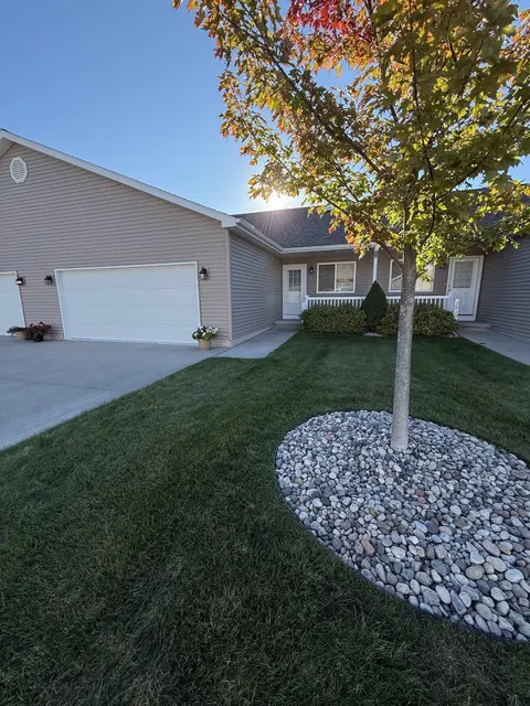 2816 Meadowwood Street, Mount Pleasant MI 48858 photo 3